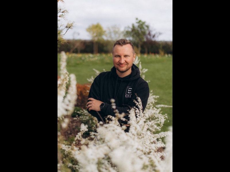 Uzņēmums veic augu stādīšanu un aprūpi, lai jūsu dārzs būtu veselīgs un dzīvotspējīgs.