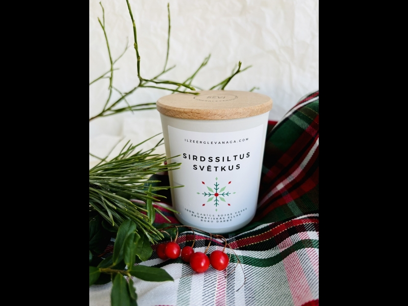 Aromātiskās sveces ar egļu smaržu