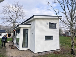 Balta koka māja