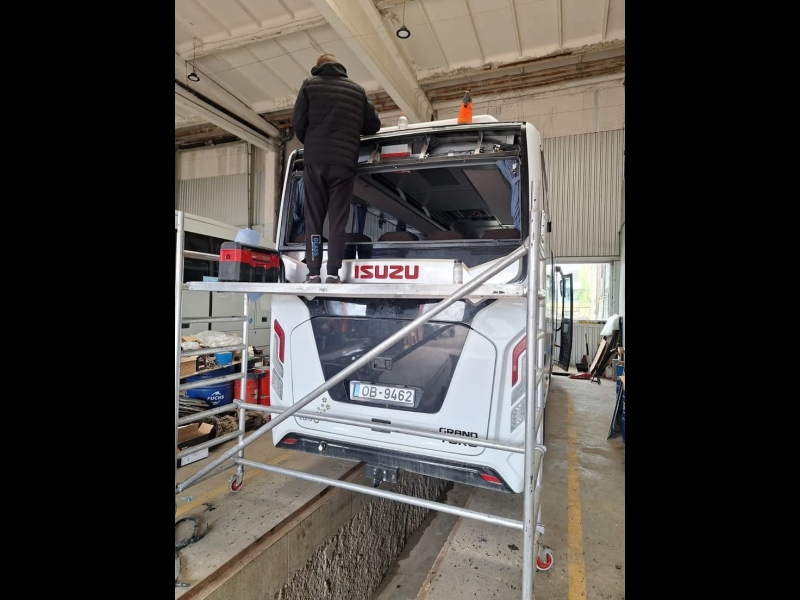 Autobusa stikla maiņa