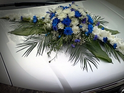 Autodekorēšana ar ziedu vītnēm Jelgavā