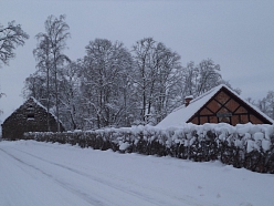 Viesu māja "Apiņu kalte" ziemā, viesu nams Madonā