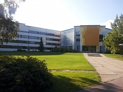 PVC, koka un alumīnija logu sistēmas