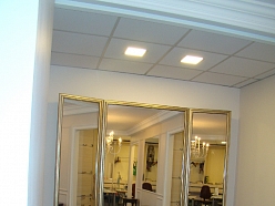 Spogulis frizētavā