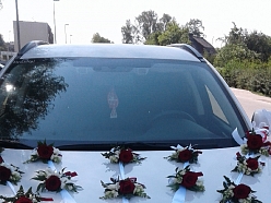 Auto dekorēšana ar ziediem