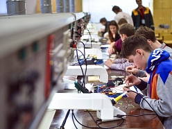Elektronikas, lodēšanas apmācība Rīgas Tehniskā koledža