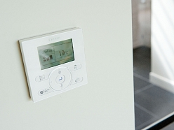 Kondicioniera sienas vadības pults