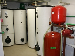 Karstā ūdens tvertne, akumulācijas tvertne