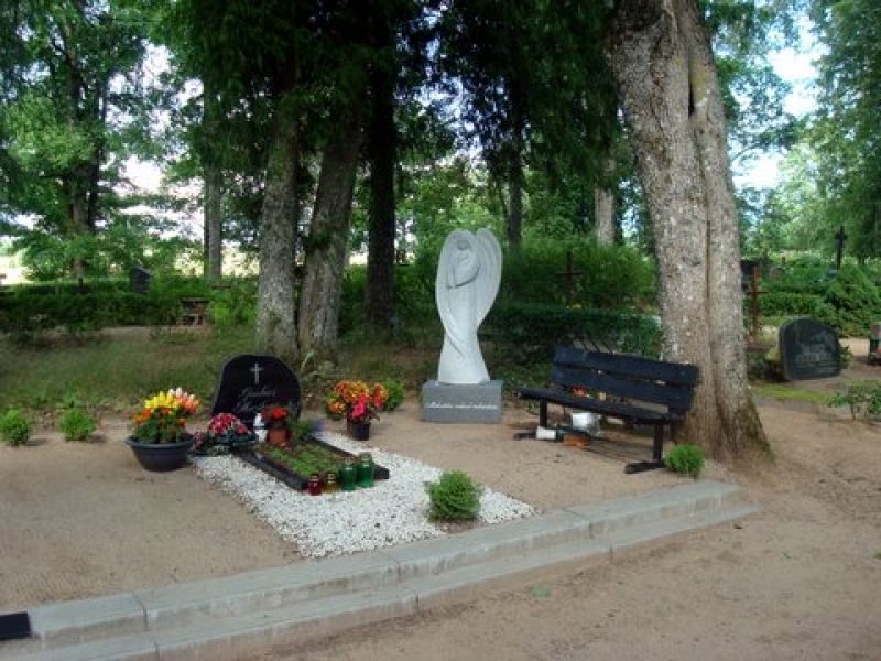 Aivars-K, kapu pieminekļi, skulptūras, granīta kāpnes, Cēsis, Valmiera