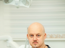Deniss Spiridonovs, zobārsts klīnikā NORDENT