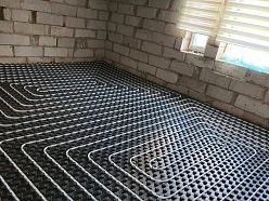 Silto grīdu uzstādīšana