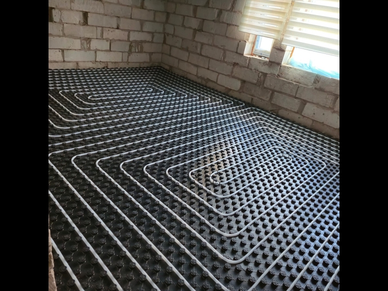 Silto grīdu uzstādīšana