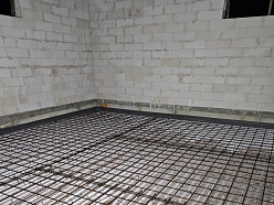 Silto grīdu instalācija