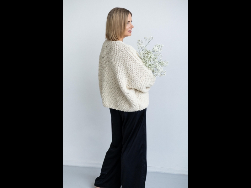 Džemperis, kas piemērots ikdienai un īpašiem mirkļiem.