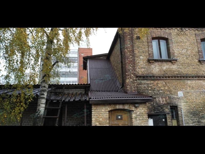 Bitumena viļņoto lokšņu montāža