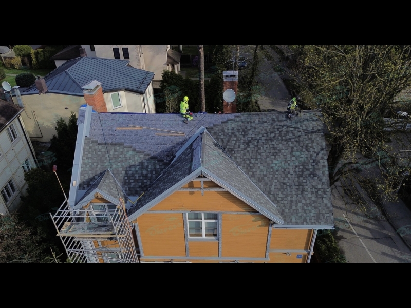 Bitumena šindeļu iekrāšana