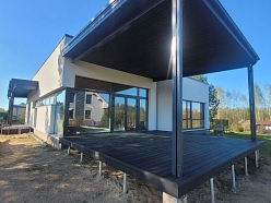 Mūsdienīgas privātmājas būvniecība ar terasi