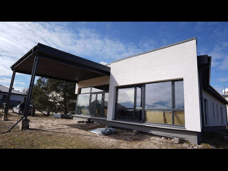 Privātmājas būvniecība ar panorāmas logiem