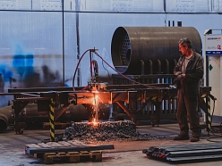 Metāla plazmas griešana rūpnīcā – precīza metālapstrāde industriālajiem projektiem
