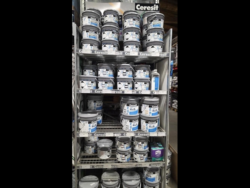 Ceresit CE89 un CE79 stends Profcentrs veikalā