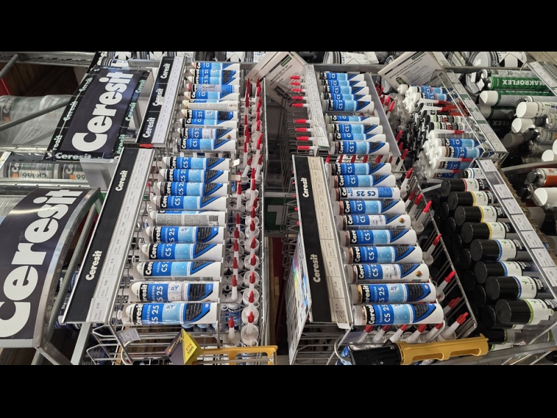 Ceresit CS25 stends Profcentrs veikalā