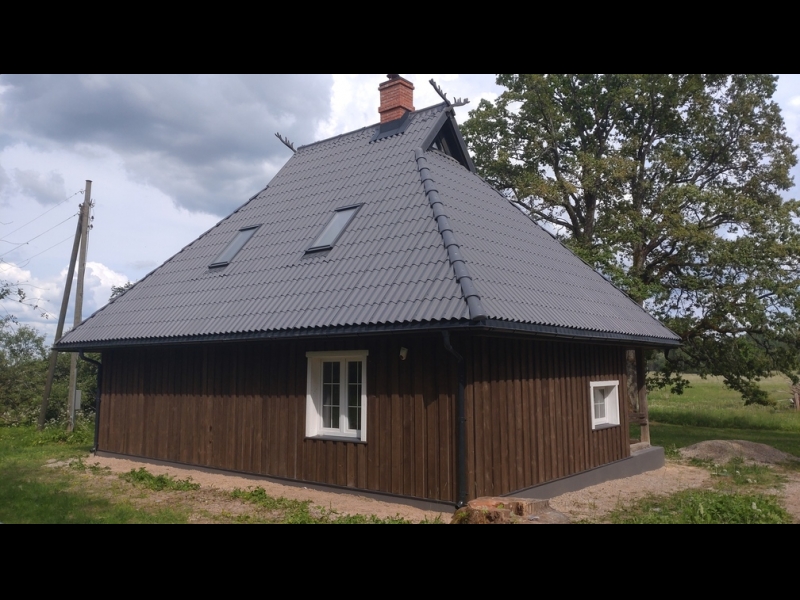 Koka mājas apdare