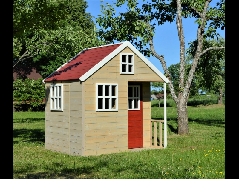 Koka bērnu dārza mājiņa ar verandu