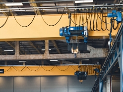 Industriālais ražošanas cehs ar celtni – metālapstrādes un montāžas darbi
