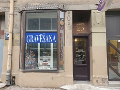 Eduards RPS, SIA gravieru darbnīca Rīgas centrā piedāvā plašu gravēšanas pakalpojumu klāstu dažādos materiālos.