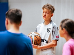 diennakts basketbola nometne