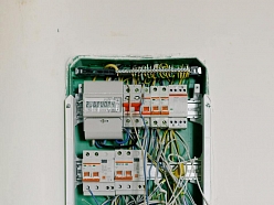 Elektroapgādes un apgaismojuma sistēmas