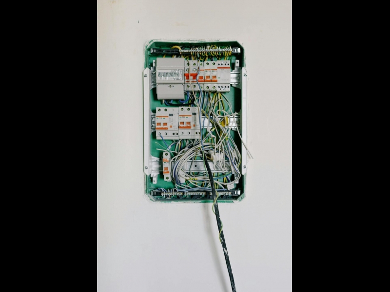 Elektroapgādes un apgaismojuma sistēmas