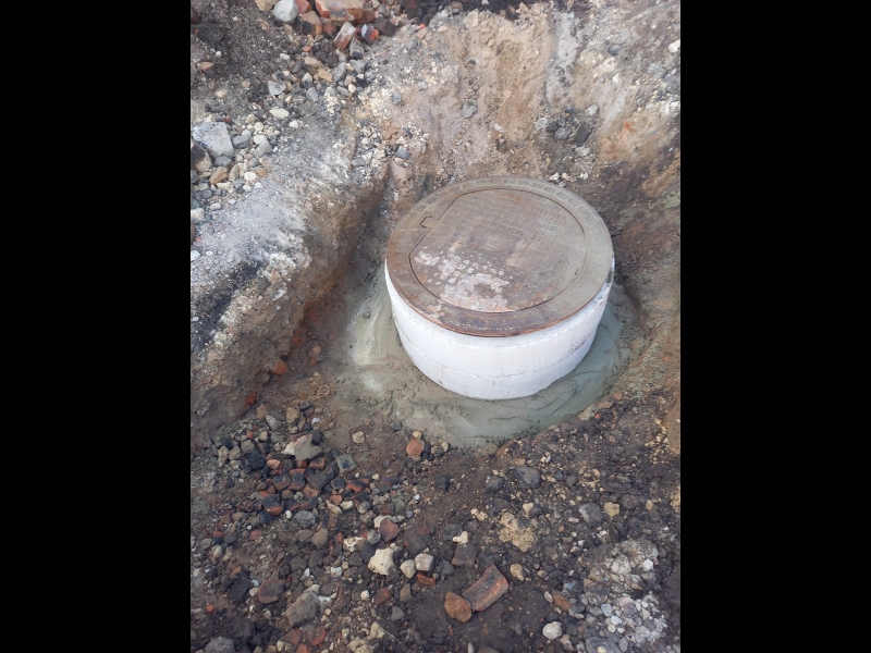 Jauna kanalizācijas aka uzstādīšana