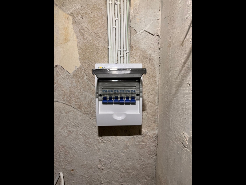 Drošinātāju paneļa uzstādīšana