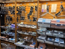 Flugger krāsotāju ruļļu stends Profcentrs veikalā