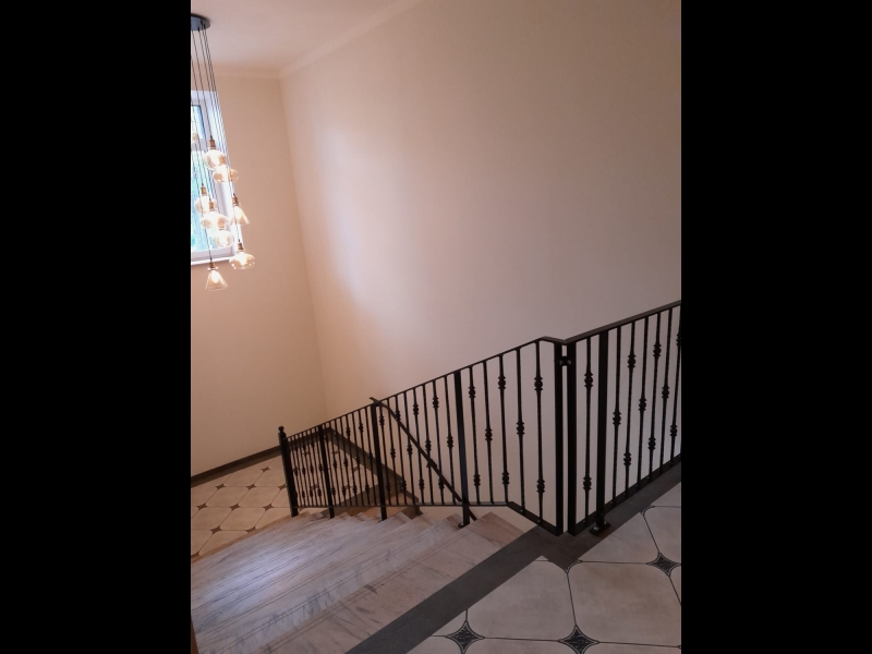 Metāla margas un velosipēdu statīvi