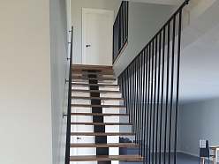 Individuāla iekštelpu un ārtelpu kāpņu un trepju projektēšana, izgatavošana un uzstādīšana Kurzemē