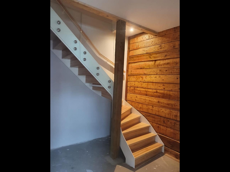 Nestandarta iekštelpu un ārtelpu kāpņu un trepju projektēšana, izgatavošana un uzstādīšana Kurzemē