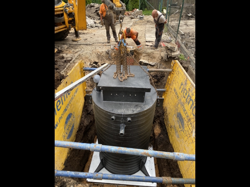 Vadu sistēmu montāža.