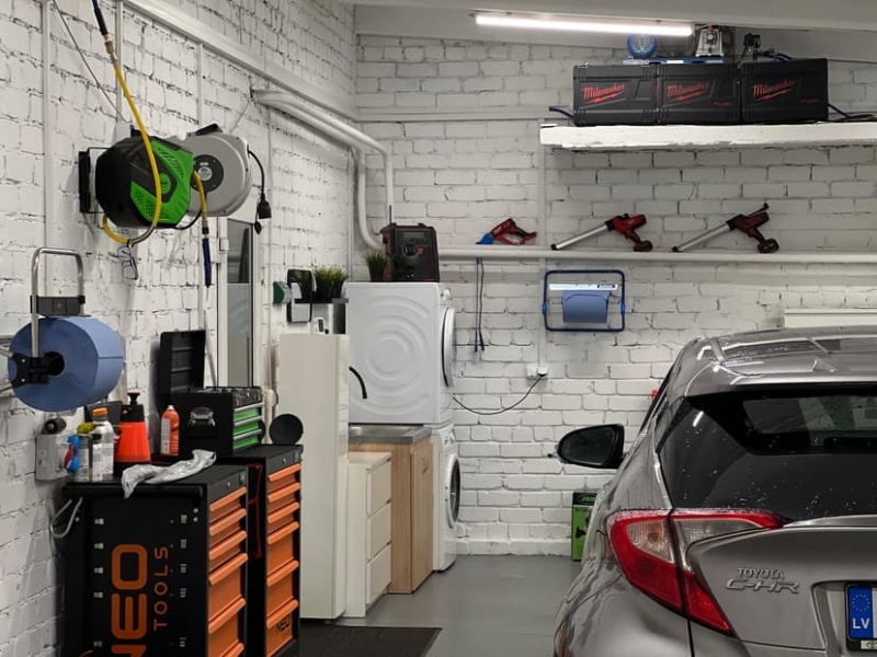 Vieglo automašīnu stiklu maiņa