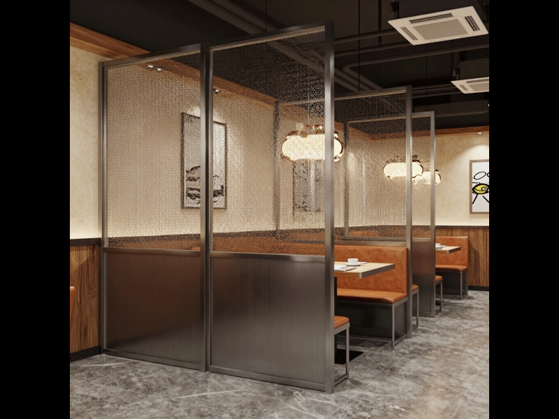 Metāla un stikla starpsienas interjerā