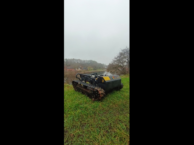 Tālvadības zāles pļaušanas robots