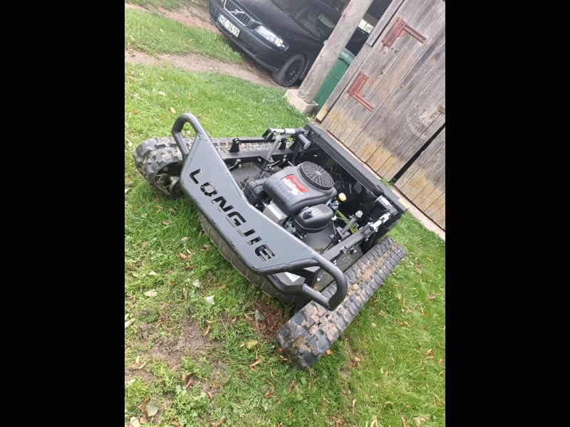 Lielo teritoriju pļaušana