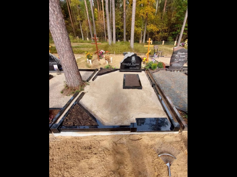 Šķērsiela, IK - granīta sēta