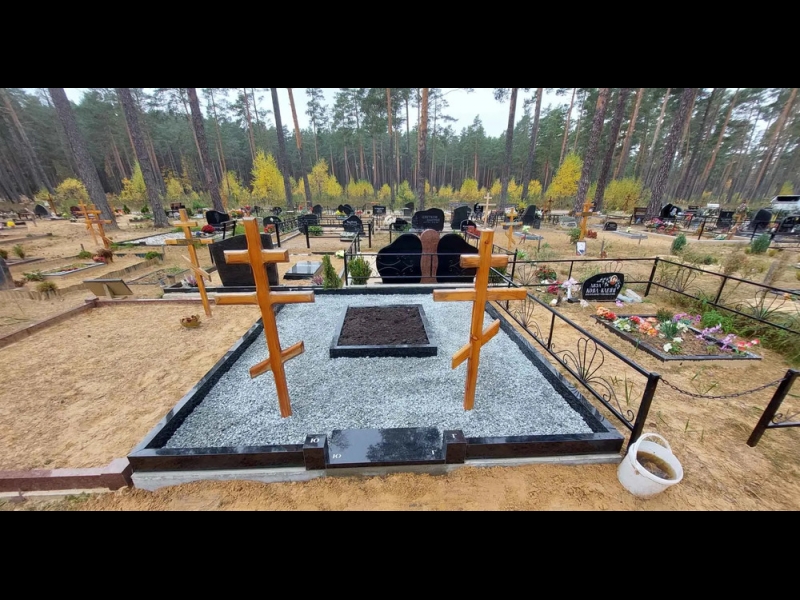 Šķērsiela, IK - granīta sēta