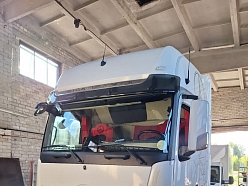 Kravas auto logu maiņa