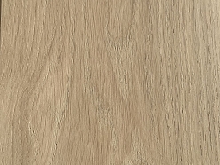 Dabiskais ozols ar sava veida siltu un organisku toni