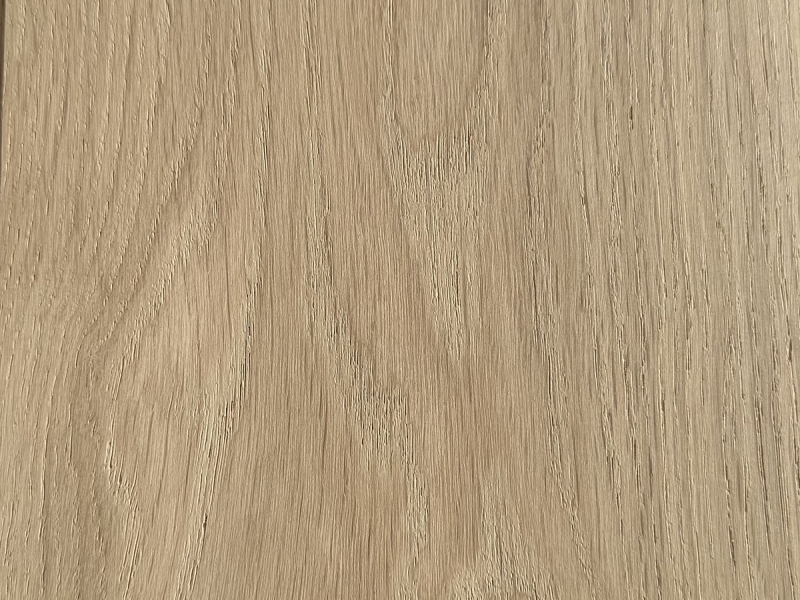 Dabiskais ozols ar sava veida siltu un organisku toni