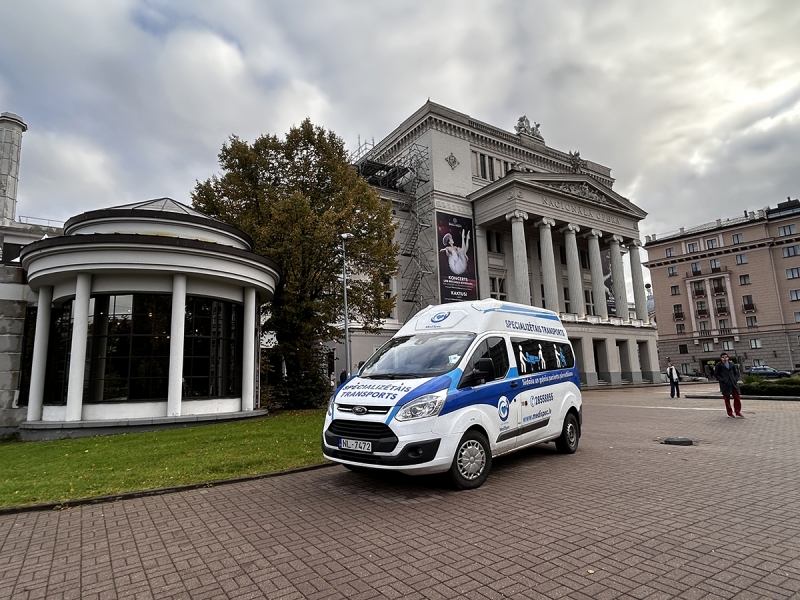 MediSpec specializētais transports pilsētvidē — palīdz pacientiem nokļūt ne tikai ārstniecības iestādēs, bet arī kultūras un sabiedriskos pasākumos.