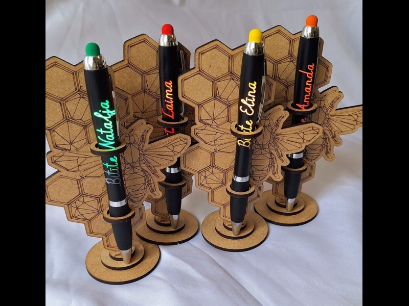 Pildspalva ar statīvu